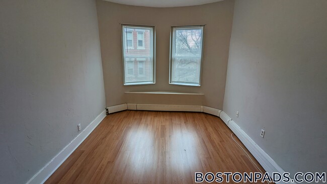 Building Photo - 98 Woodledge St