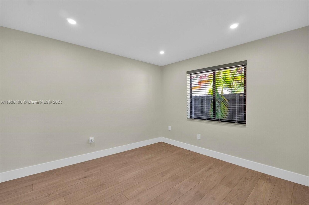 Foto del edificio - 5832 SW 24th St