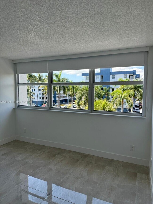 Building Photo - 2 bedroom in north miami Beach FL 33160