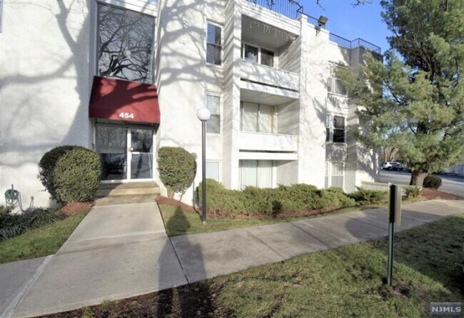 Foto del edificio - 454 D River Rd