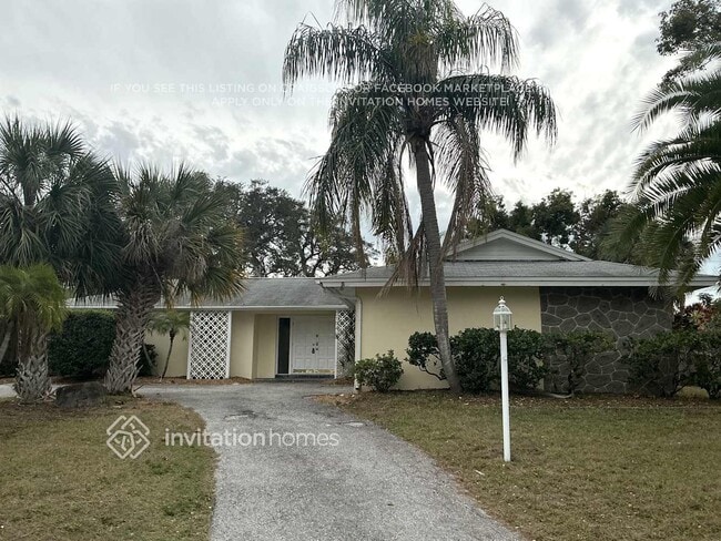 Building Photo - 2194 Lanai Ave