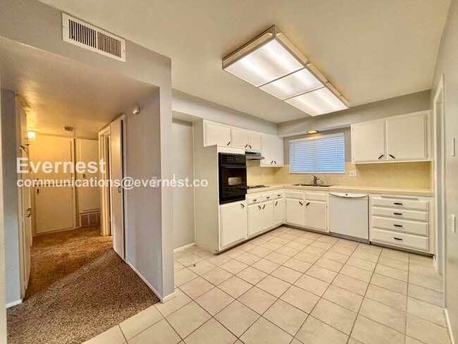 Building Photo - 55+ Adult Community - 2 Bed/1 Bath Home with Carport / Pet-Friendly / Vouchers Accepted / Availab...