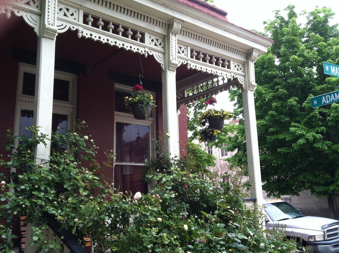Primary Photo - 100 W Marshall St