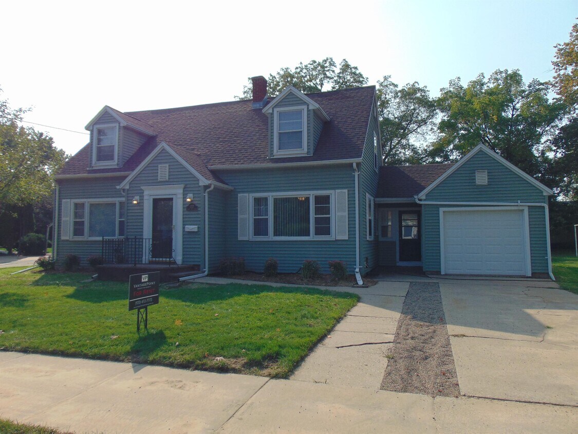 1727 N Erb St, Appleton, WI 54911 House Rental in Appleton, WI