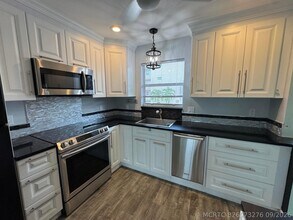 Building Photo - 721 Lori Dr