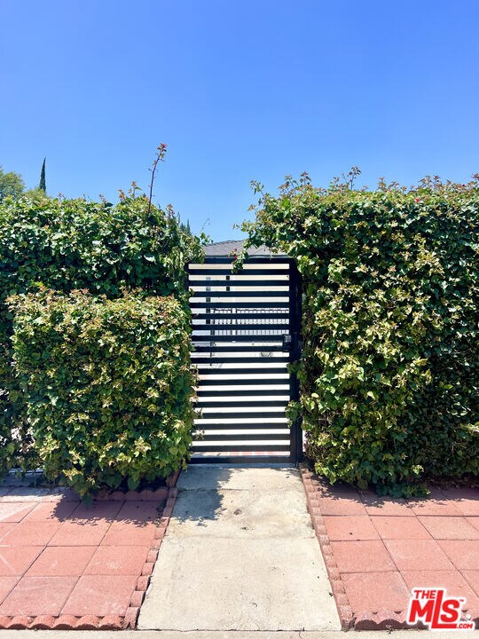 Foto del edificio - 6627 Ranchito Ave