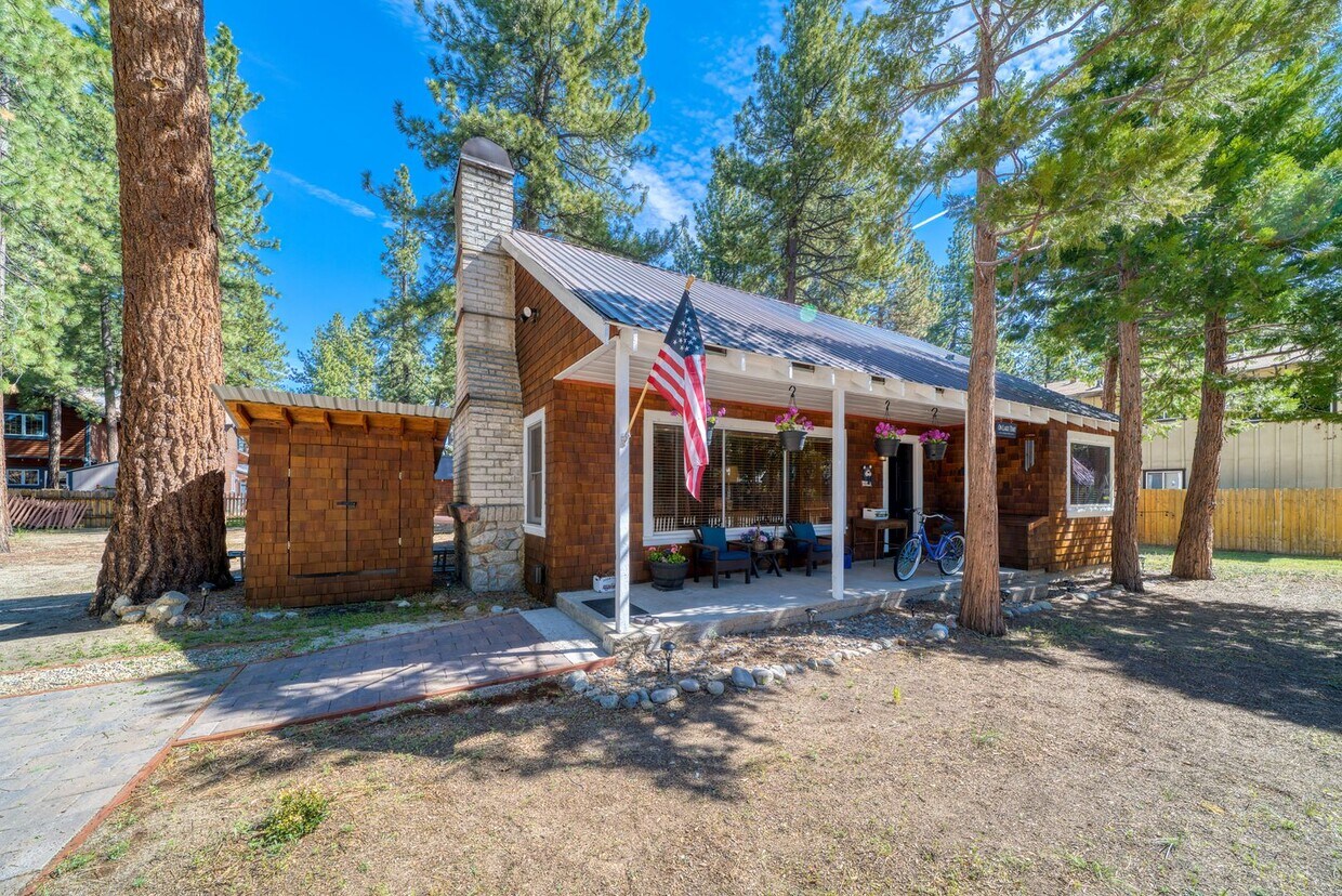 Primary Photo - Lovely home with lake views available for ...