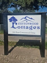 Building Photo - 111 E Cottonwood Dr