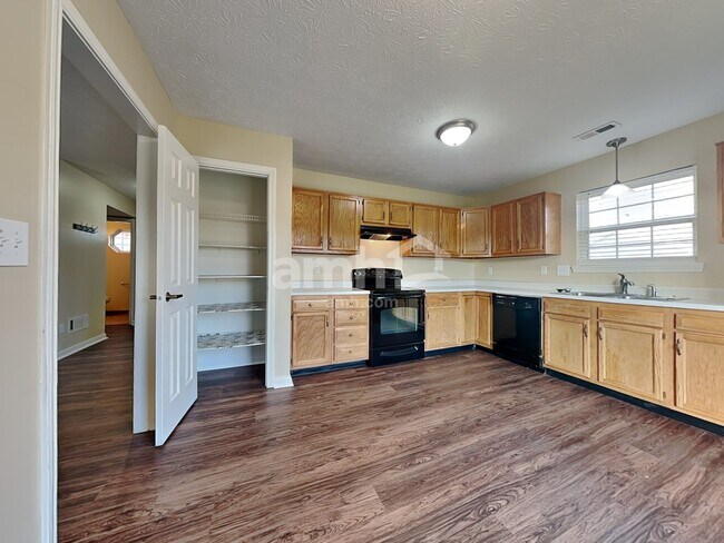 Foto del edificio - 12111 Pepperwood Dr