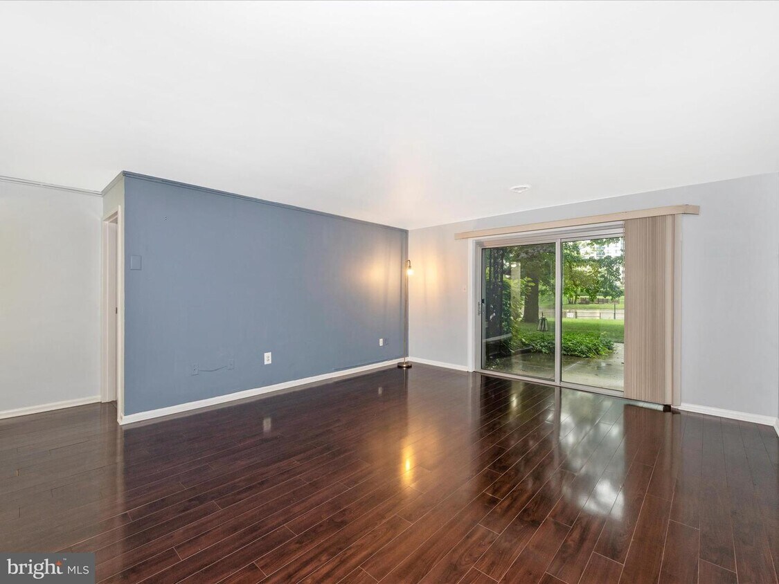10316 Rockville Pike Unit 101, North Bethesda, MD 20852 Room for Rent