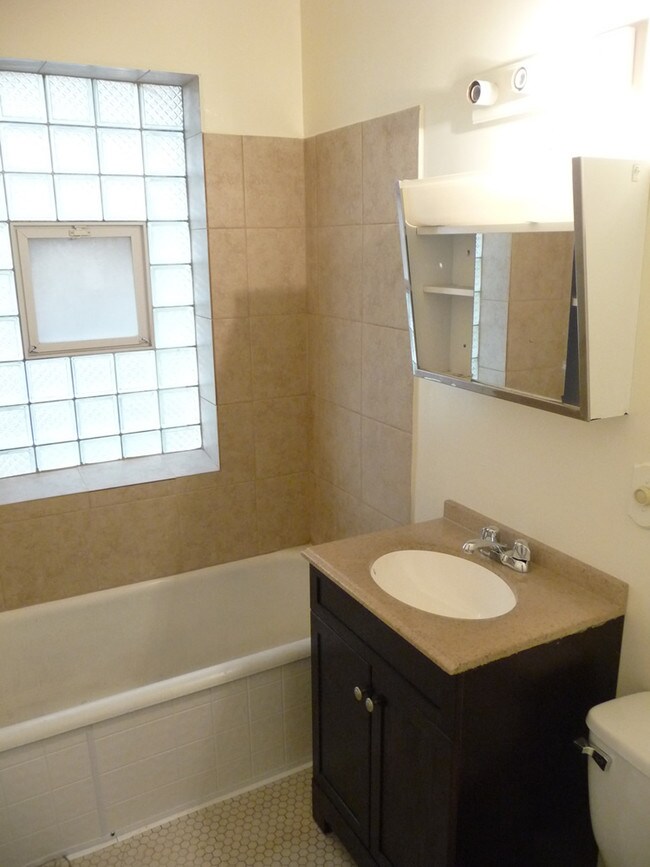 Building Photo - 4010 N Bernard St