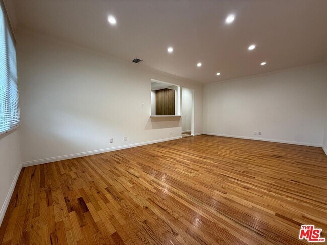 Foto del edificio - 1025 W Clark Ave