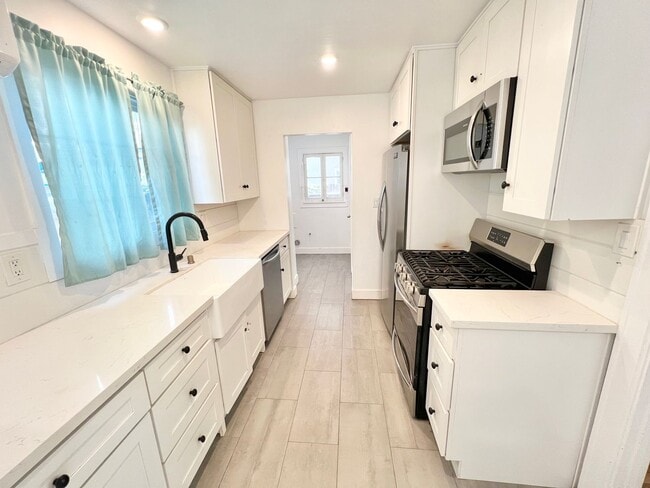 Building Photo - Stunning Ocean & Bay View Two-Story Home on the Long Beach Peninsula