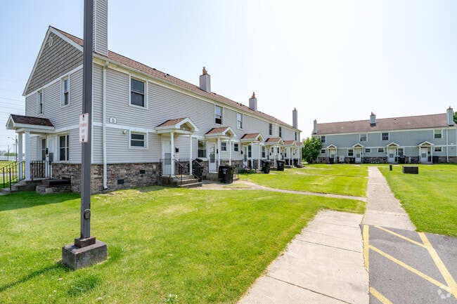 Building Photo - Packard Court