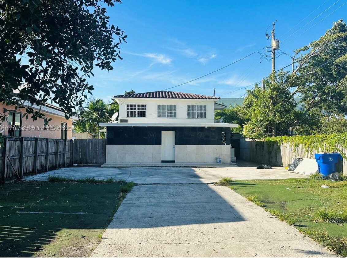 Foto principal - 2215 NW 33rd St