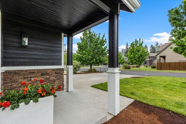 Foto del edificio - Beautiful SE Bend Home | Spacious Floorplan | Fenced Backyard | Near Parks & Trails