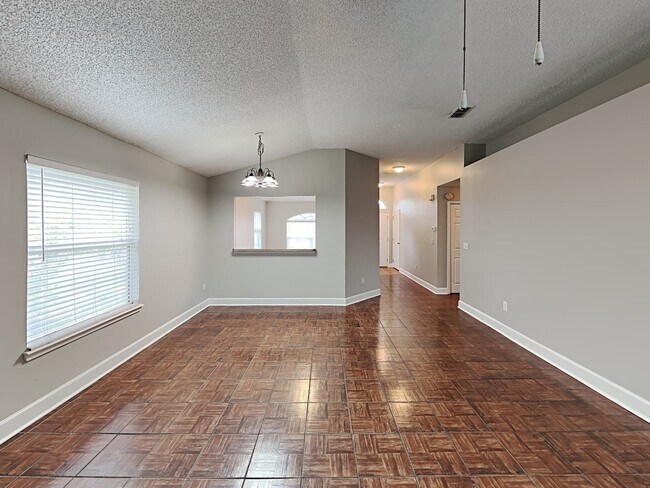 Building Photo - 6139 Alpenrose Ave