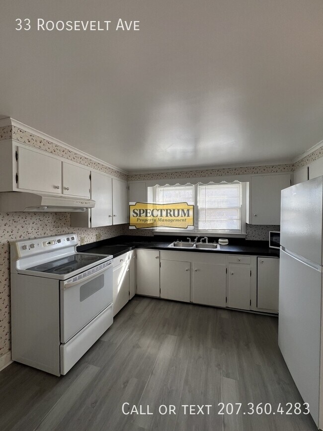 Building Photo - 33 Roosevelt Ave