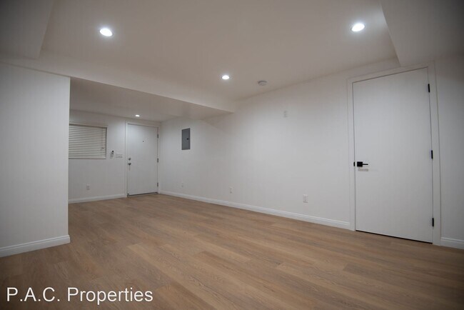 Building Photo - Studio, 1 bath Apartment - 2429 Cheremoya ...