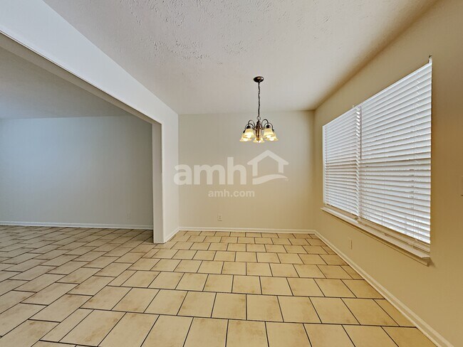 Building Photo - 1128 Eastwoods Dr