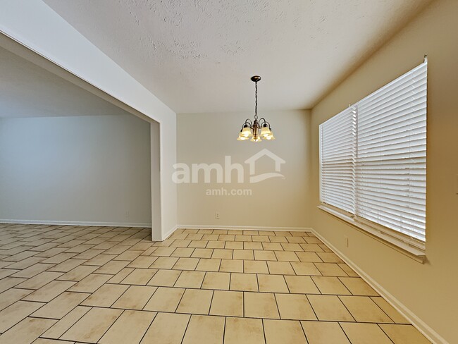 Foto del edificio - 1128 Eastwoods Dr