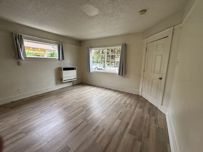Building Photo - 733 Cerritos Ave
