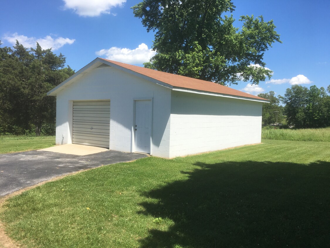 972 E Hudgens St, Cookeville, TN 38501 House Rental in Cookeville, TN