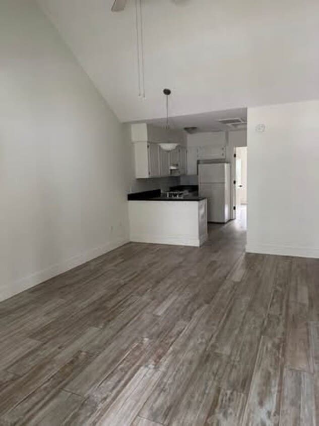 Primary Photo - Large One Bedroom Across from the Beach in...