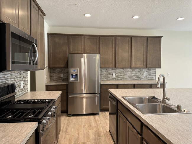 Foto del edificio - 7156 Walnut Grove Ln N
