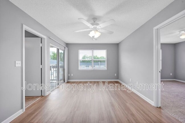 Foto del edificio - 301 Country Club Dr NE