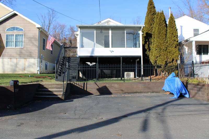 Primary Photo - 884 Parker St