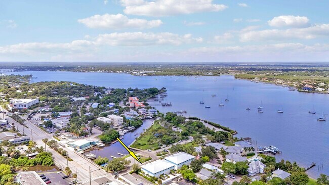 Foto del edificio - 513 SW Ocean Blvd