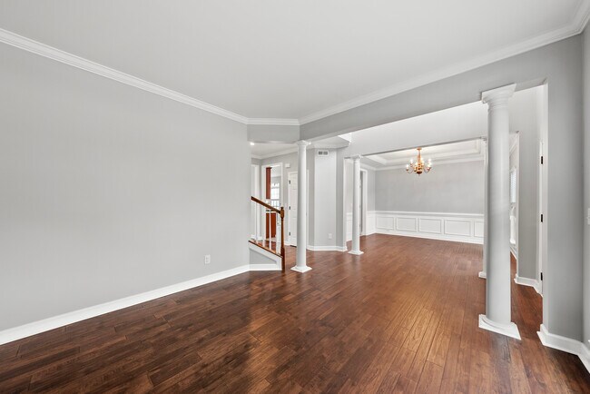 Building Photo - 1004 Crinoline Ln