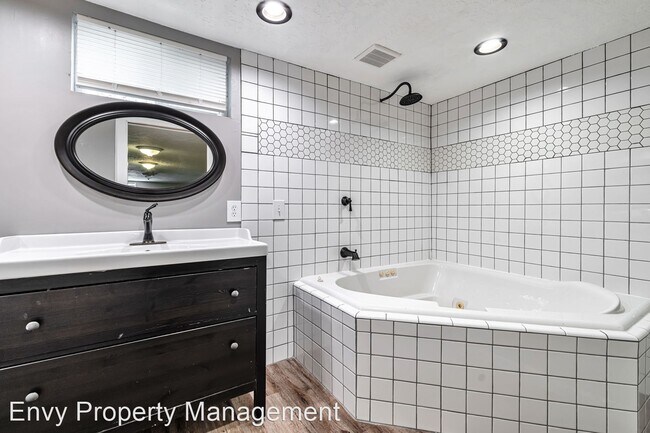 Foto del edificio - 4 br, 2 bath House - 3342 Jackson Ave