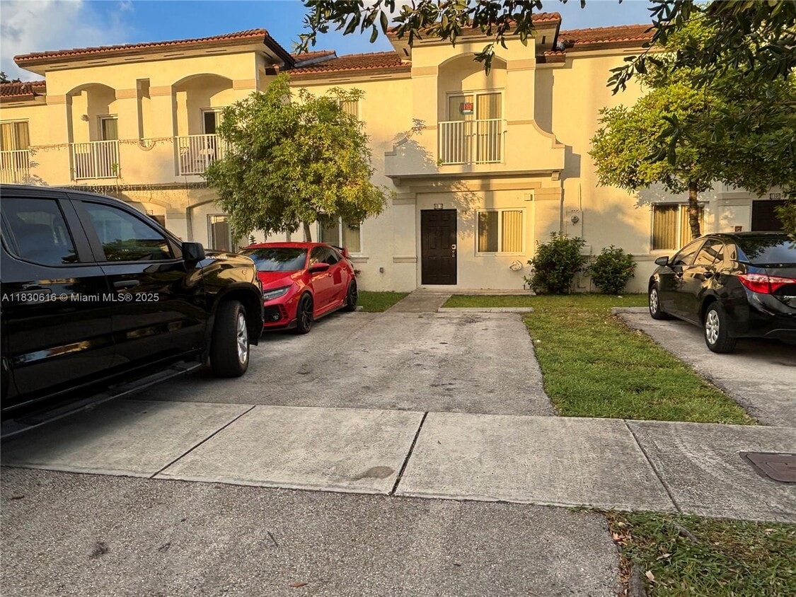 Primary Photo - 1370 W 30th St