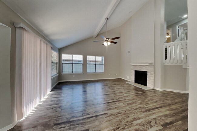 Foto del edificio - 3806 Village Oaks Dr