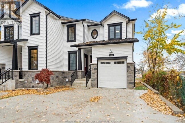 Building Photo - 322 Ramsay St