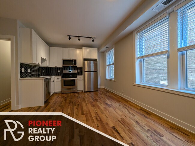 Foto del edificio - 648 W Wrightwood Ave