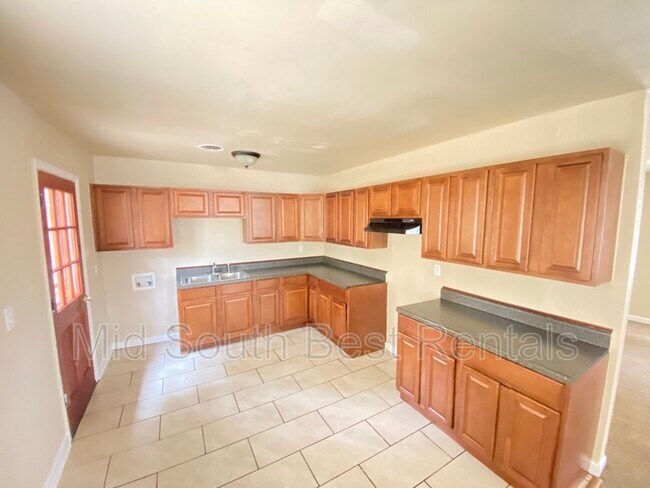 Foto del edificio - 3240 Aden St