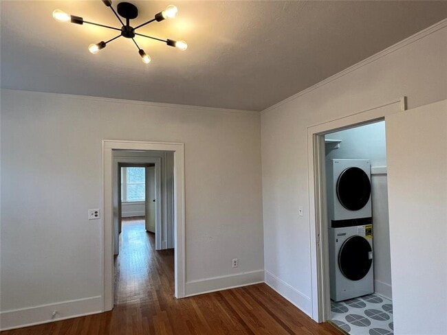 Building Photo - 3019 N Robinson Ave
