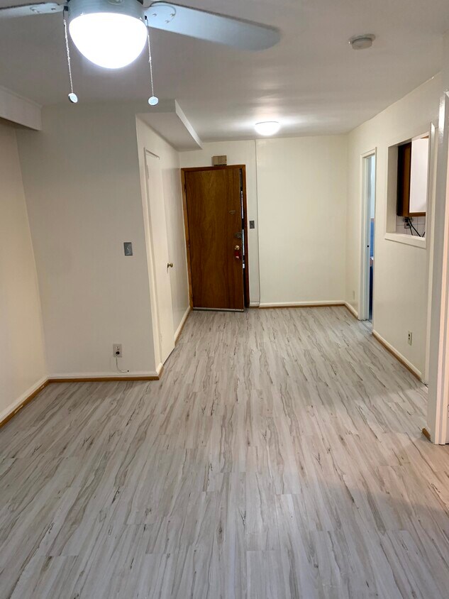 living room - 7821 46th Ave