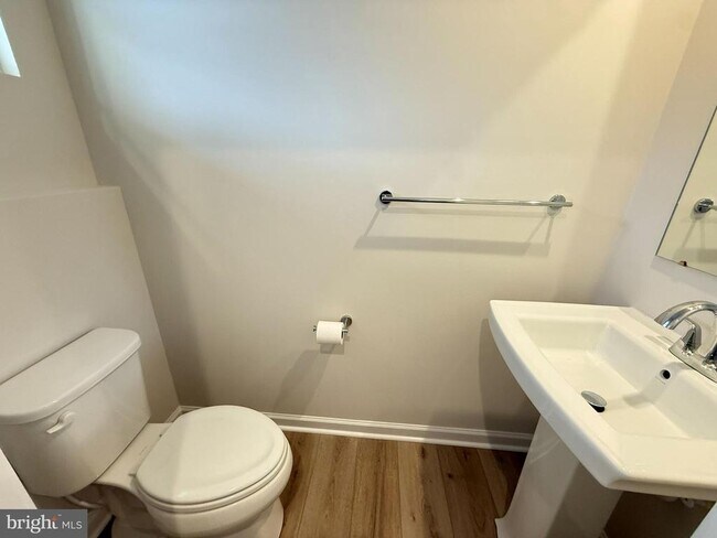 Foto del edificio - 647 Laurelwood Cir