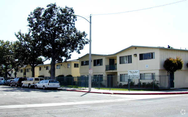 Building Photo - Villa De Rosas Apartments