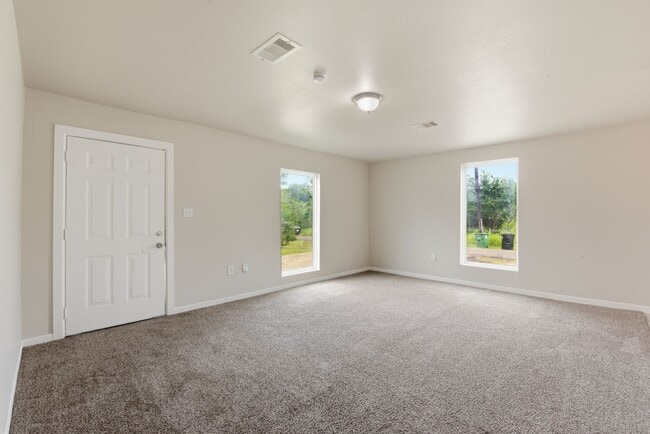 Building Photo - 303 Gans St