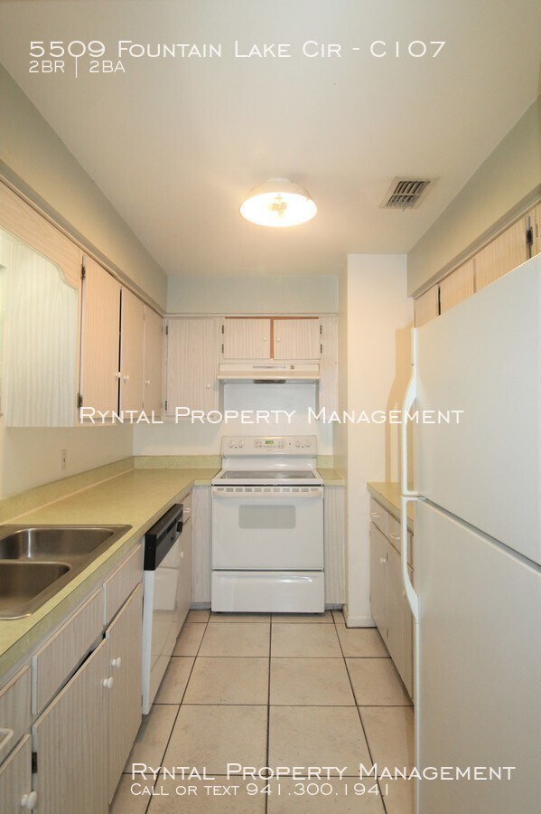 Foto del edificio - 5509 Fountain Lake Cir