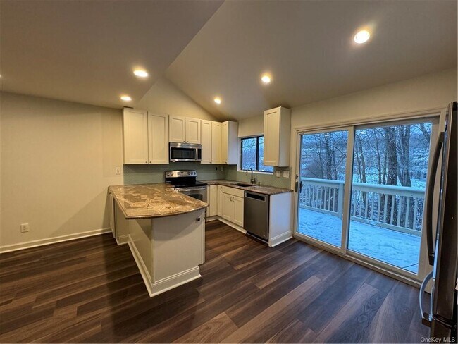 Building Photo - 81 Fox Run