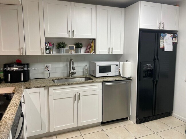 Foto del edificio - 405 Lakeview Dr