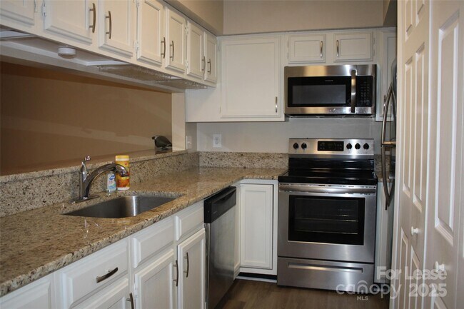 Foto del edificio - 19839 Henderson Rd