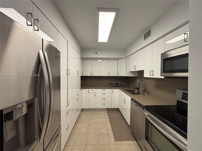 Foto del edificio - 3600 Mystic Pointe Dr