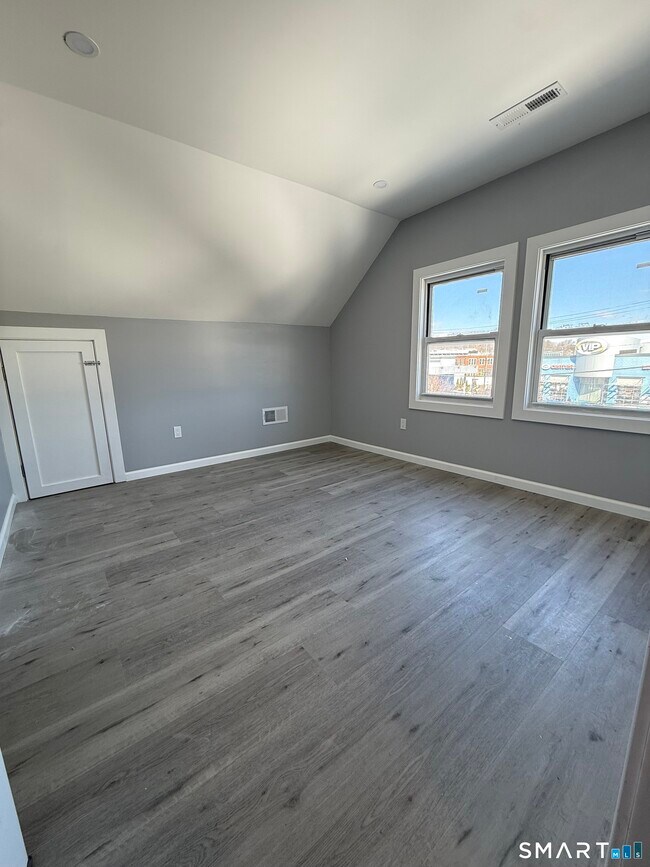 Building Photo - 1641 South Ave